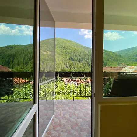 Villa хаджиевата къща *